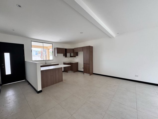 Venta de casa 3 hab 2.5 baños, 2 pisos, en Vila del Bosque in Aguacaliente, Cartago — ₡ 86 000 000 - Photo 2 of 22