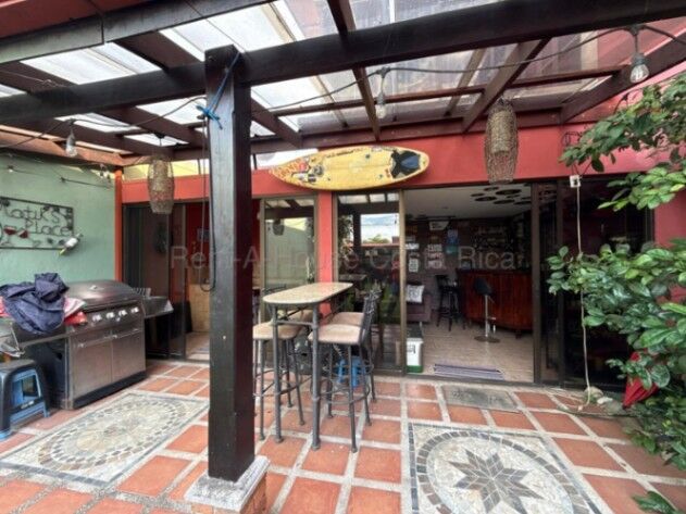 CASA EN VENTA EN MERCEDES NORTE HEREDIA en Mercedes, Heredia — ₡ 150 000 000