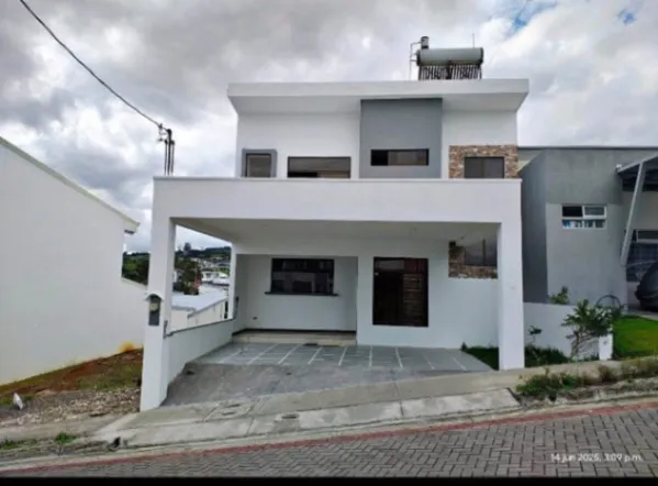 Alquiler de casa en condominio Rivera del Irazu en Quebradilla, Cartago — ₡ 660 000