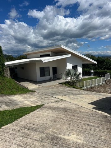 Casa moderna en Atenas a un precio excepcional en Atenas, Alajuela — $220,000