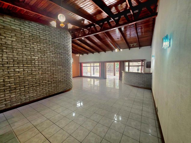 VENTA DE CASA USO DE SUELO MIXTO, SAN JOSÉ, GUACHIPELIN in San Rafael, Escazú, San José — $443,000
