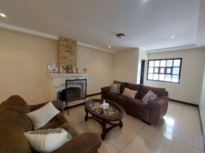Se vende casa en Santo Domingo Heredia 26-693 in San Miguel, Santo Domingo, Heredia — $510,000