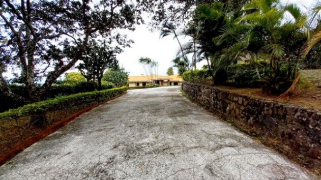 Se vende espaciosa casa con amplio lote en Piedades Santa Ana 23-1201 in Piedades, Santa Ana, San José — $1,200,000