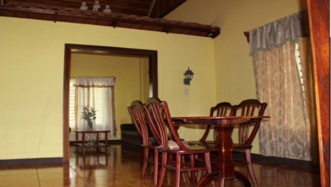 Preciosa Quinta en Alajuela a 7 minutos del Parque Central en Alajuela — $400,000