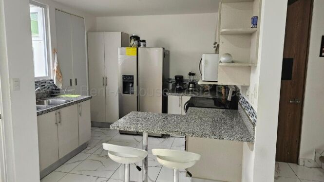 Venta de Casa en Ulloa-Heredia. RAH 26-1777 in Ulloa, Heredia — $195,000
