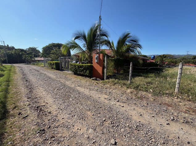 Lote a precio competitivo a 5 minutos de la carretera 27 y del centro en Atenas, Alajuela — $77,000
