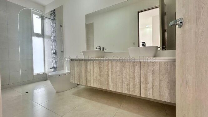 casa en alquiler en Piedades, Santa Ana, San José — $2,200