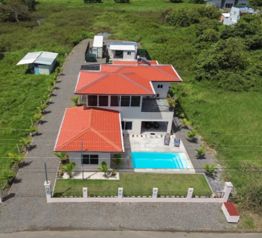 Casa de Lujo Frente al Mar con Piscina Privada en Playa Hermosa en Jacó, Garabito, Puntarenas — $7,000 - Foto 3 de 60