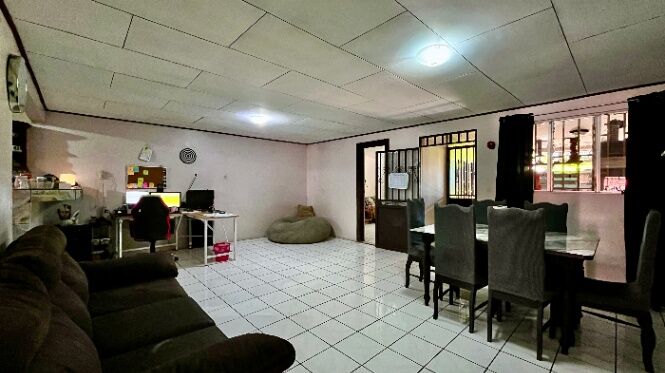 VENTA DE CASA DE 200 M2 EN BARRIO UNESCO, PEREZ ZELEDON in San Isidro De El General, Pérez Zeledón, San José — $130,000