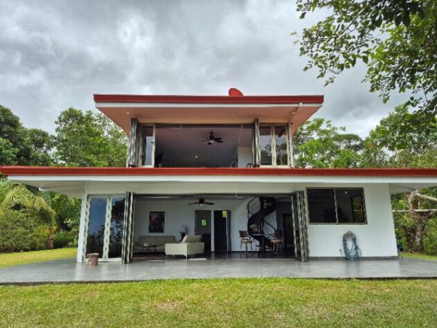 Casa Moderna y Espaciosa en Baru, Perez Zeledon en Barú, Pérez Zeledón, San José — $495,000