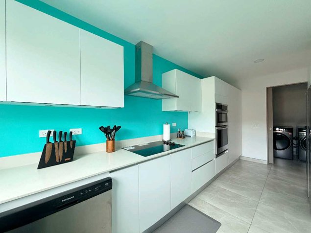 APARTAMENTO AMUEBLADO DE LUJO EN ESCAZÚ. in Escazú, San José — $2,800