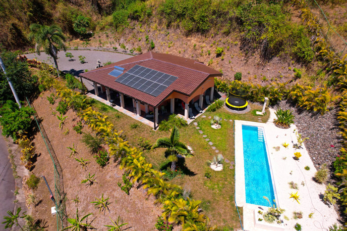Private Oasis Home in Gated Community , Atenas en Atenas, Alajuela — $575,000