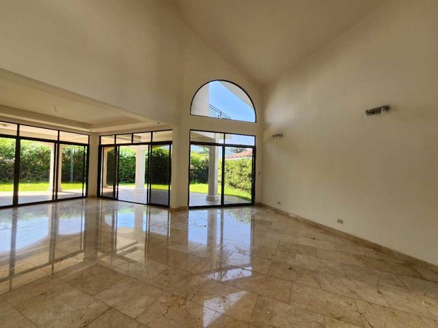 Ganga alquiler en Valles del Sol $3500 in Santa Ana, San José — $3,500