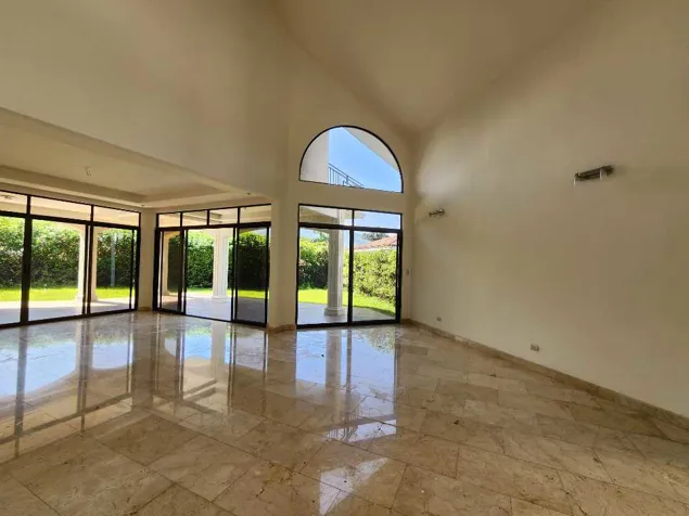 Bargain rental in Valles del Sol $3500 in Santa Ana, San José — $3,500