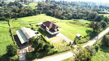 Venta y Alquiler de Casa con Terreno de 2 Hectáreas, Coronado