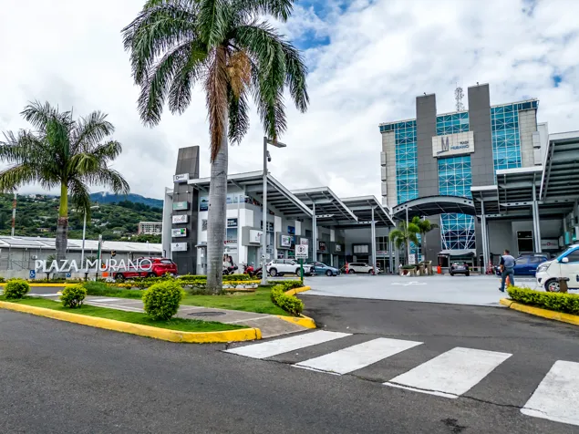 Oportunidad Comercial en Plaza Murano: Espacio Moderno y Versátil en Uruca, Santa Ana, San José — $780,000 - Foto 2 de 39