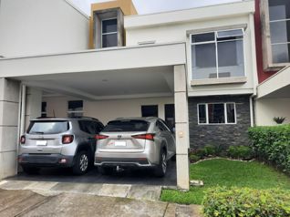 Venta de Casa en Condominio en San Rafael de Heredia