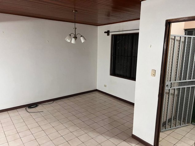 Residencia de dos plantas en venta | Corazón de Jesús, Ciudad Quesada en Quesada, San Carlos, Alajuela — ₡ 100 000 000 - Foto 2 de 11