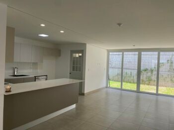 Casa moderna en San Rafael de Escazú, lista para estrenar en San Rafael, Escazú, San José — $2,200 - Foto 4 de 29