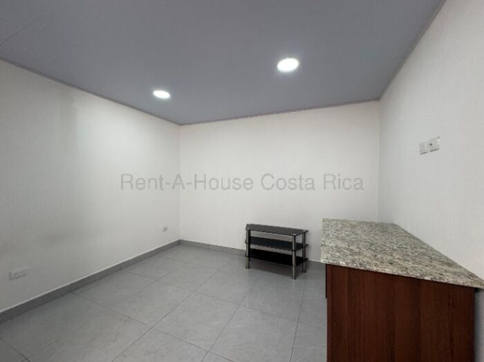 Alquiler de Apartamento con todos los servicios en Escazú   in Escazú, San José — $480