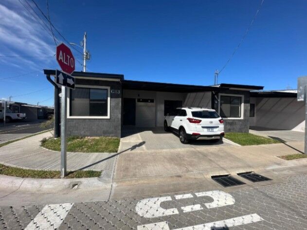VENTA DE CASA NUEVA, SAN JOSE, SANTA ANA, LINDORA, CONDOMINIO ROBLES DE LINDORA.  in Santa Ana, San José — $180,000