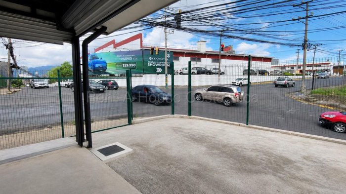 VENTA Lote Comercial Esquinero en Tibás –786 m²– Alta Exposición Vehicular en Cinco Esquinas, Tibás, San José — $590,000 - Foto 3 de 13