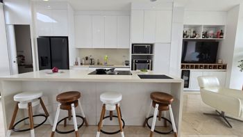 Alquiler de amplia y moderna casa en Escazú en San Antonio, Escazú, San José — $3,700 - Foto 5 de 13