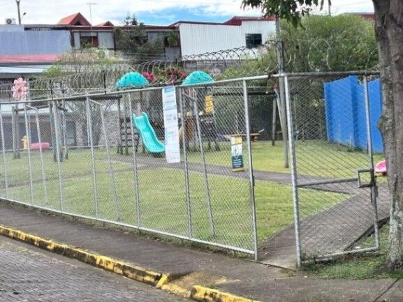 Venta de Casa en Mercedes-Norte de Heredia. RAH 26-923 en Mercedes, Heredia — ₡ 110 000 000
