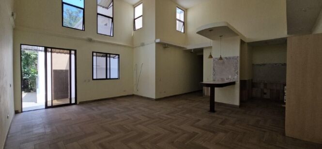 Se alquila espaciosa casa en condominio de Ciudad Colon 26-757 in Colón, Mora, San José — $1,500