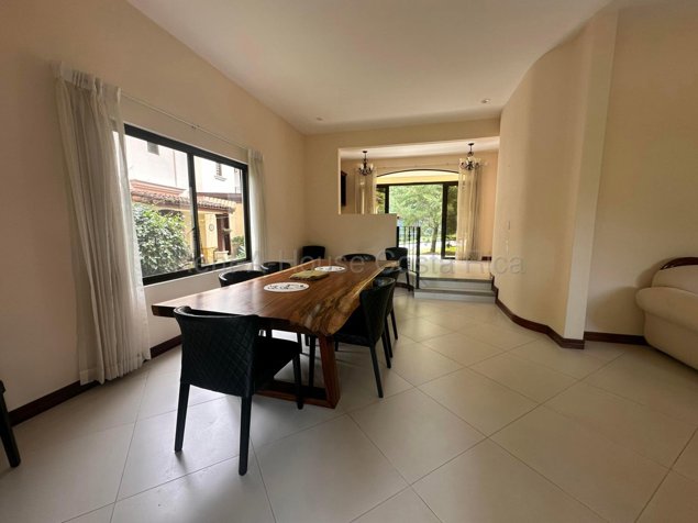 Venta de elegante casa amueblada en Ciudad Colón #27-566 GS en Colón, Mora, San José — $550,000 - Foto 3 de 11