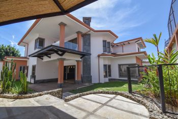 Venta Casa La Guaria Moravia San José en San Vicente, Moravia, San José — $995,000 - Foto 2 de 32