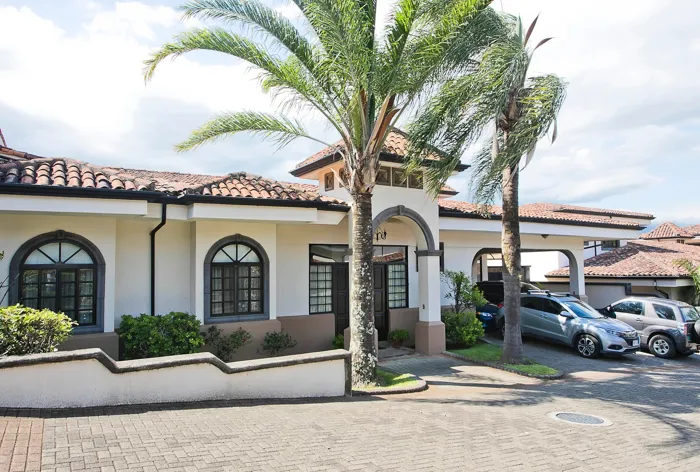 Single-storey house Escazú Guachipelín, El Tejar in Escazú, San José — $625,000