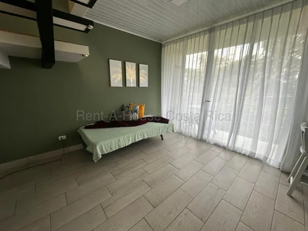 Alquiler de hermoso Loft Amueblado y Equipado con Menaje en Mora-Colón. RAH 27-819 en Colón, Mora, San José — $800 - Foto 2 de 10