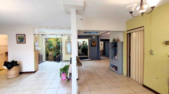Se vende casa en Catedral San José 25-825 in Catedral, San José — ₡ 73 000 000