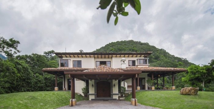 SE VENDE CASA DE LUJO  EN SANTA ANA in Brasil, Santa Ana, San José — $1,300,000 - Photo 2 of 28