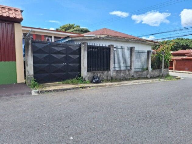 Lote mixto con ingreso activo + potencial de desarrollo in Damas, Desamparados, San José — ₡ 65 000 000