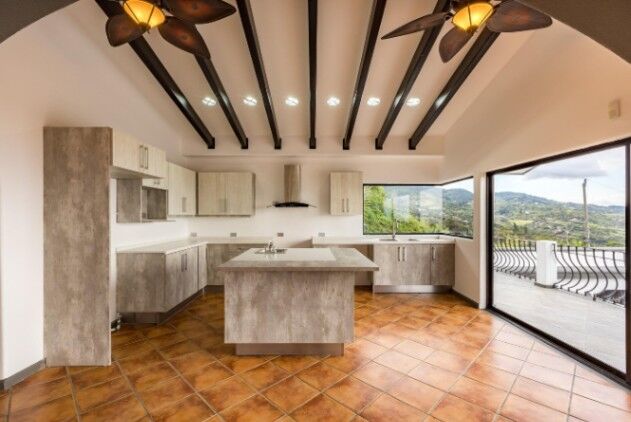 Se vende mansión en San Antonio Escazú 26-711 en San Antonio, Escazú, San José — $1,495,000