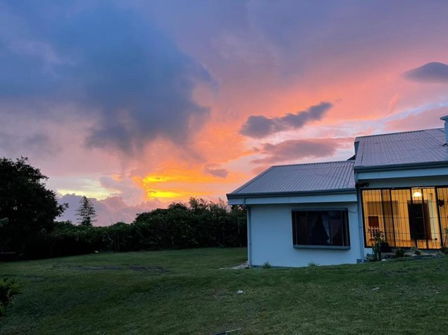 Se Vende hermosa casa con vista al valle central en Concepción, San Rafael, Heredia — $375,000