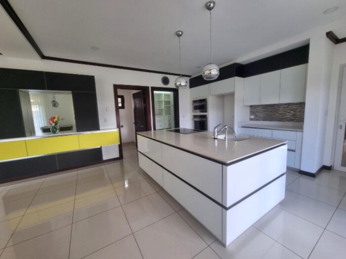 Se vende espaciosa casa en Tres Ríos Cartago 26-171 en Tres Ríos, La Unión, Cartago — $975,000