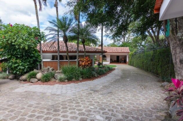 MLS-25-1013 LS ALQUILER CASA SAN RAFAEL ESCAZU  in San Rafael, Escazú, San José — $4,500