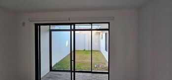 VENTA DE BELLA CASA EN CONDOMINIO AVENIR HEREDIA en Santa Rosa, Santo Domingo, Heredia — $198,000 - Foto 4 de 9