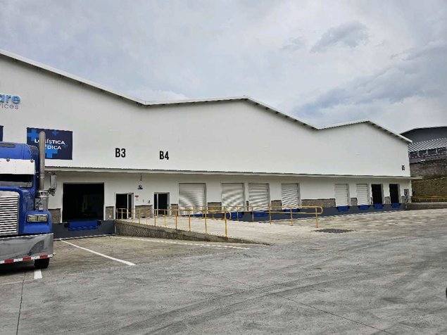 Amplia Bodega en Heredia. Cercano a la RN 1 y Aeropuerto Internacional en San Joaquín, Flores, Heredia — $15,700 - Foto 1 de 17