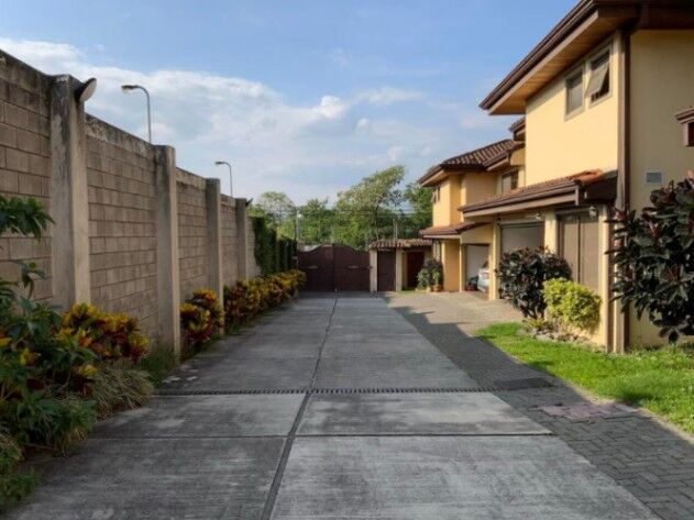 Venta de Lote en Río Oro-Santa Ana. RAH 26-1798 in Santa Ana, San José — $230,000
