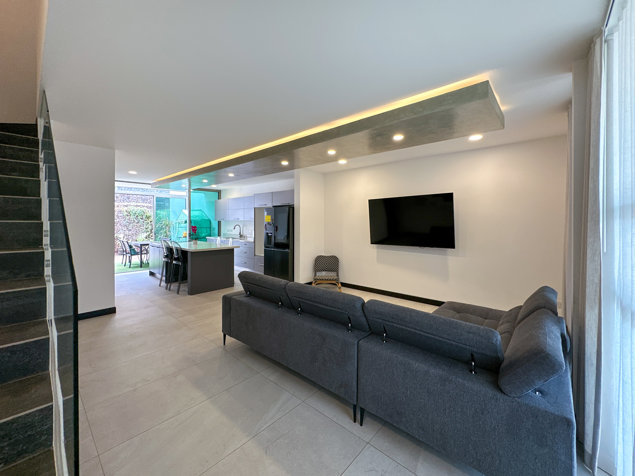 Alquiler de moderna casa con espectaculares vistas en Escazú in Escazú, San José — $3,100