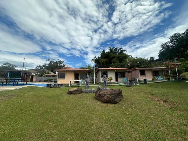 Venta Casa y cabinas en Esparza con piscina en San Jerónimo, Esparza, Puntarenas — $450,000