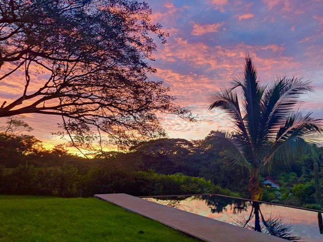 Casa Contemporánea con Piscina Infinita en Tamarindo en Tamarindo, Santa Cruz, Guanacaste — $550,000 - Foto 3 de 10