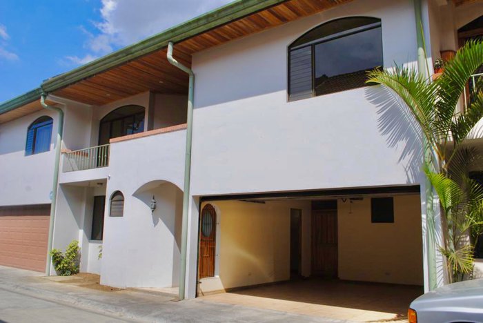 Vende/Alquila Condominio 4 dor Puruses 2, Guayabos, Curridabat (AD) en Granadilla, Curridabat, San José — $275,000