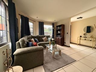 Alquiler de Casa Amueblada con Jacuzzi en San Rafael #27-114 GS en San Rafael, Escazú, San José — $1,750 - Foto 3 de 12