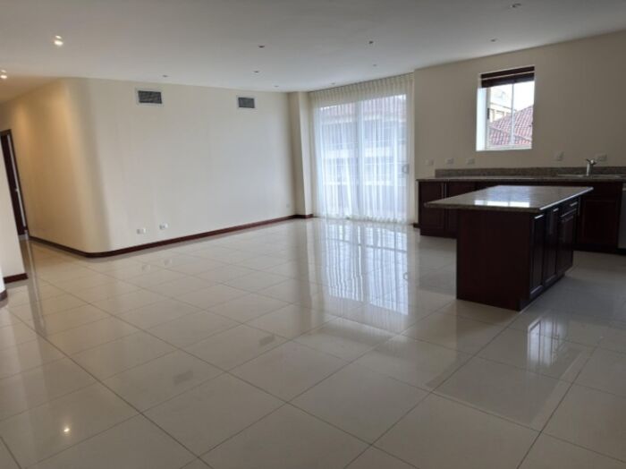 Alquiler de Elegante Apartamento en Escazú / Mls. 26-633 OFC JB in San Rafael, Escazú, San José — $2,400
