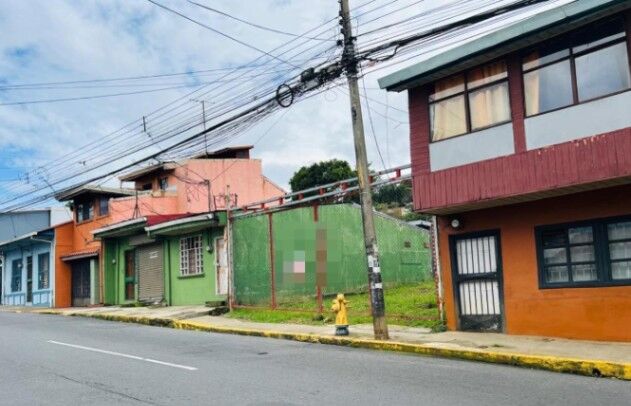 Se vende lote en Heredia Centro 26-1498 en Heredia — $135,000